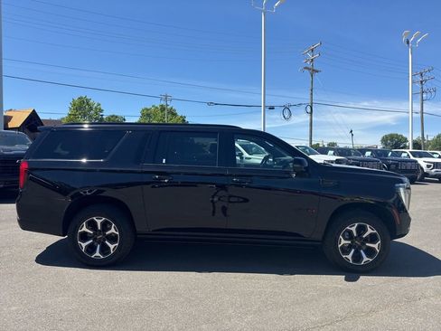 Used 2025 GMC Yukon XL AT4 Ultimate w/ LPO, AT4 Appearance Package AWD/4WD image 6