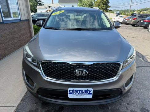 Used 2016 Kia Sorento AWD w/ LX Convenience Package image 2