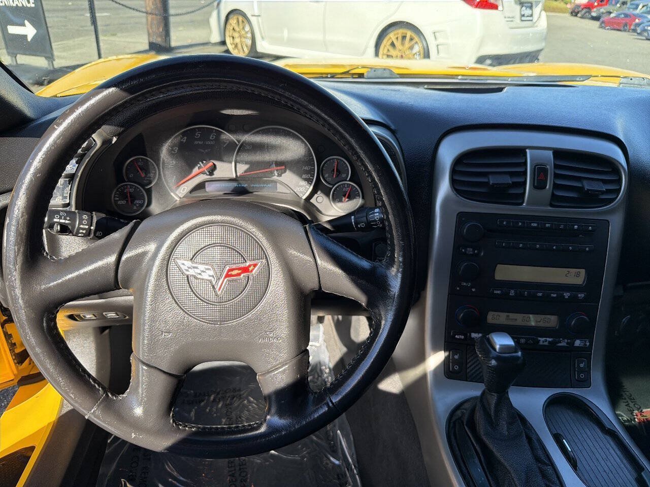 Used 2005 Chevrolet Corvette Coupe w/ Preferred Equipment Group RWD image 22