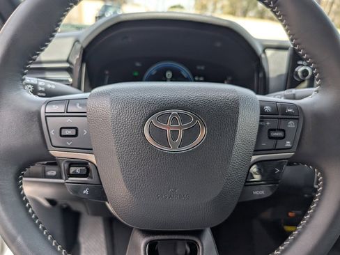 Used 2025 Toyota Camry SE w/ Multimedia Upgrade Package image 18
