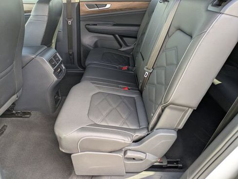 Used 2025 Volkswagen Atlas SE image 27