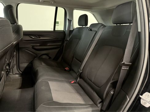 Used 2024 Jeep Grand Cherokee Laredo AWD/4WD image 14