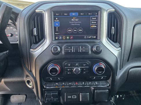 Used 2020 Chevrolet Silverado 1500 LT Trail Boss image 28