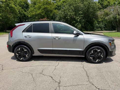 Used 2023 Kia Niro Wind FWD image 3
