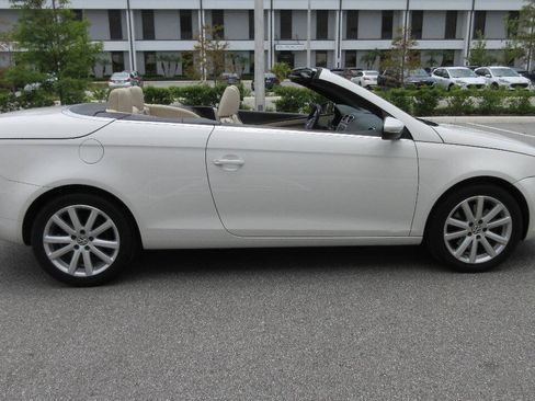 Used 2011 Volkswagen Eos Komfort FWD image 6