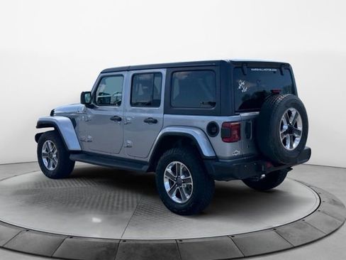 Used 2018 Jeep Wrangler Unlimited Sahara w/ Cold Weather Group AWD/4WD image 5