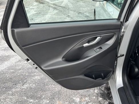 Used 2018 Hyundai Elantra GT image 15