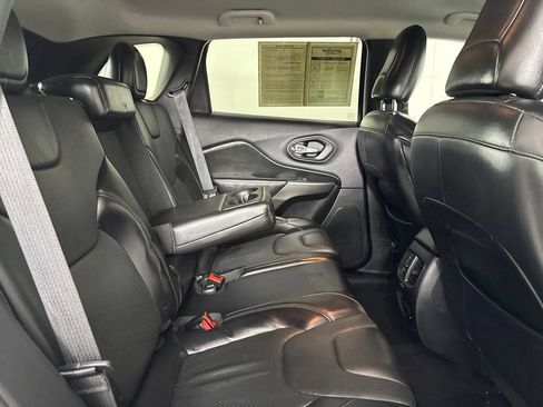 Used 2019 Jeep Cherokee Limited FWD image 25