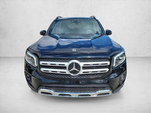 Used 2023 Mercedes-Benz GLB 250 4MATIC w/ Premium Package image 2
