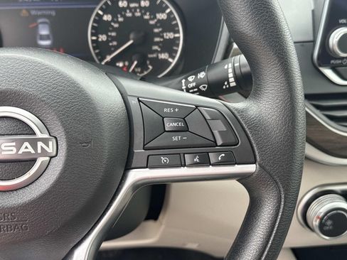 Used 2023 Nissan Altima 2.5 SV FWD image 23