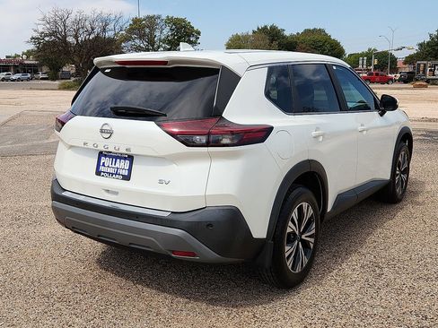 Used 2023 Nissan Rogue SV image 3