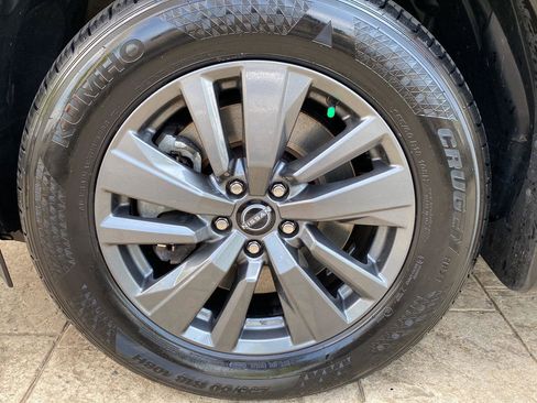 Used 2023 Nissan Pathfinder SV w/ Black Appearance Package image 12