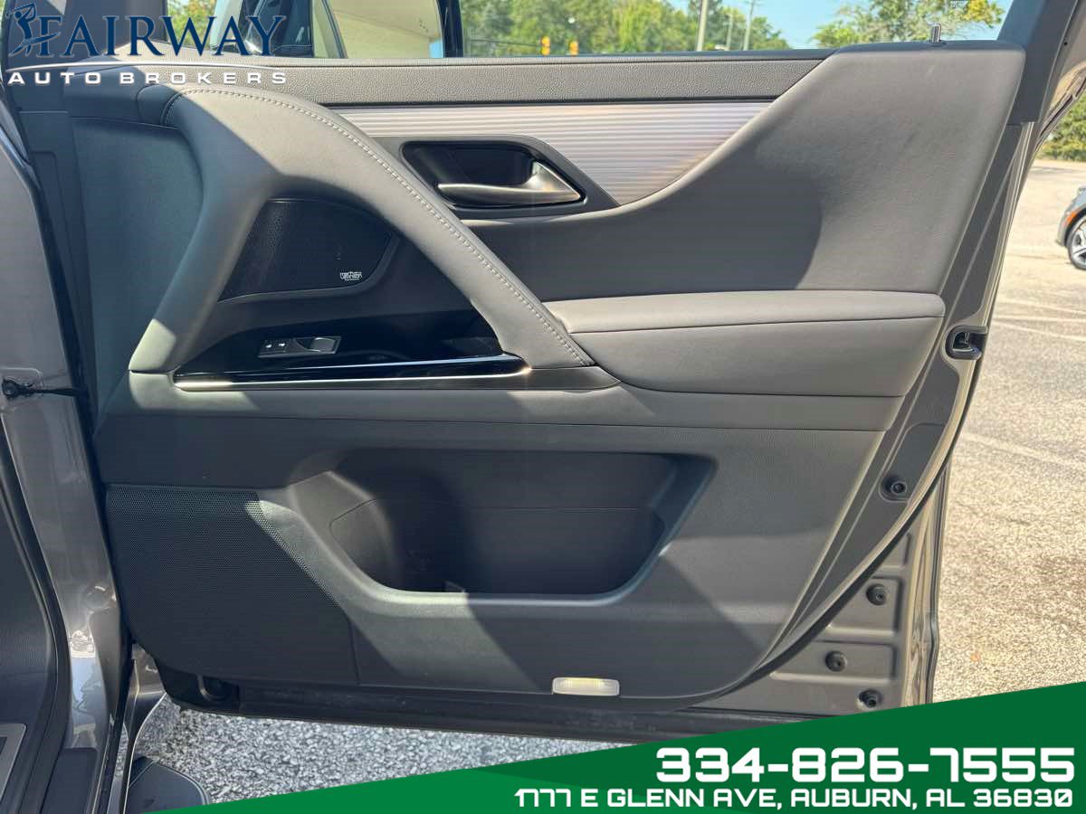 Used 2023 Lexus LX 600 F Sport w/ Accessory Package (Z1) AWD/4WD image 32