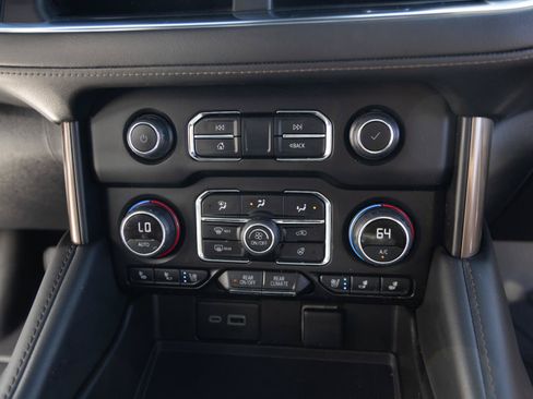 Used 2024 Chevrolet Tahoe High Country w/ Advanced Technology Package AWD/4WD image 30