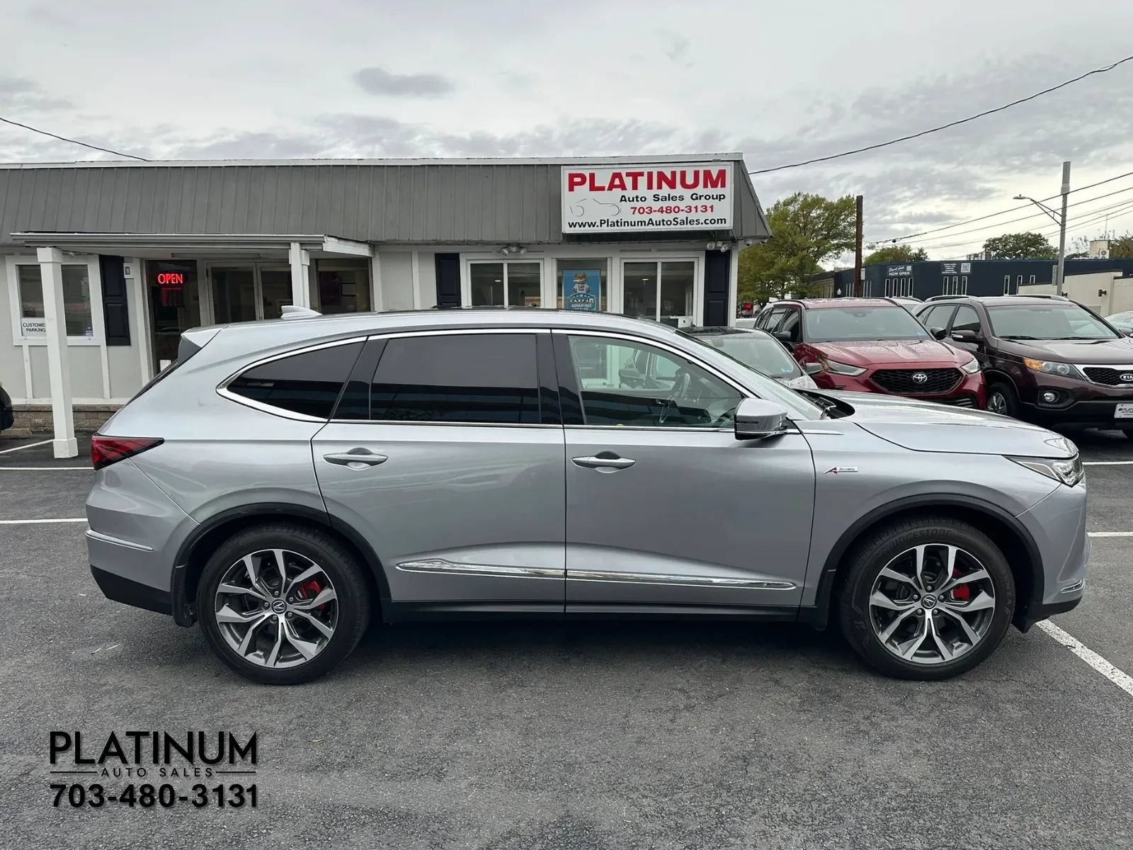 Used 2022 Acura MDX w/ Technology Package AWD/4WD image 2