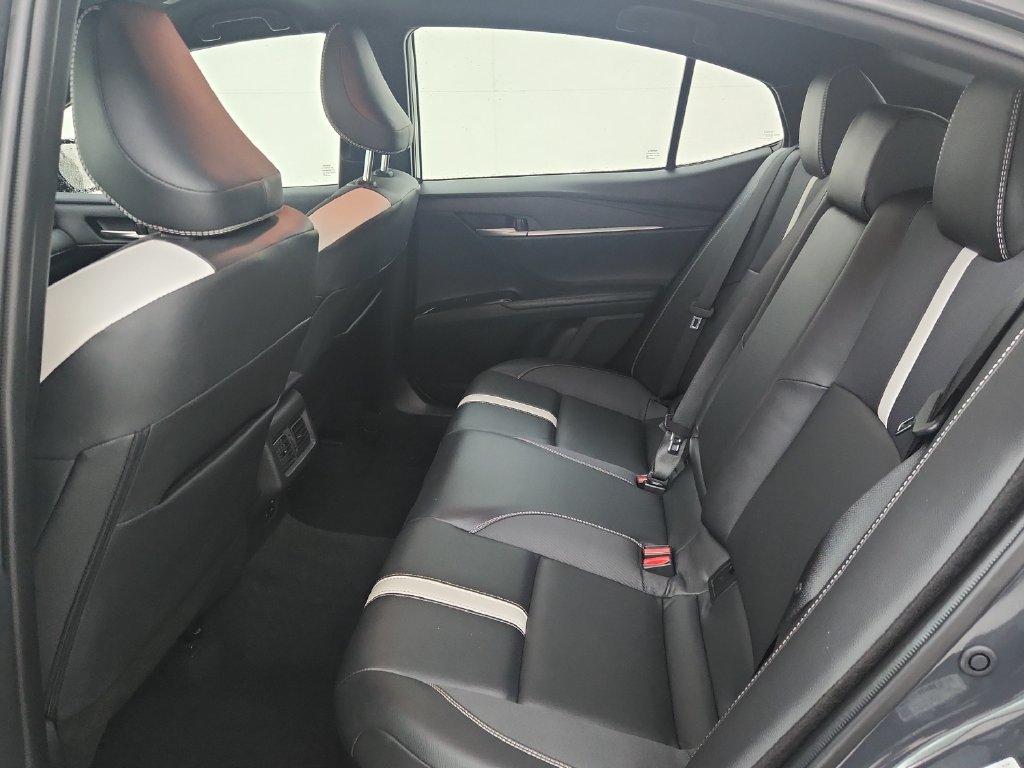 Used 2026 Toyota Camry SE FWD image 34