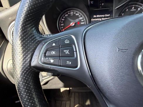 Used 2018 Mercedes-Benz GLC 300 4MATIC w/ Premium Package image 23