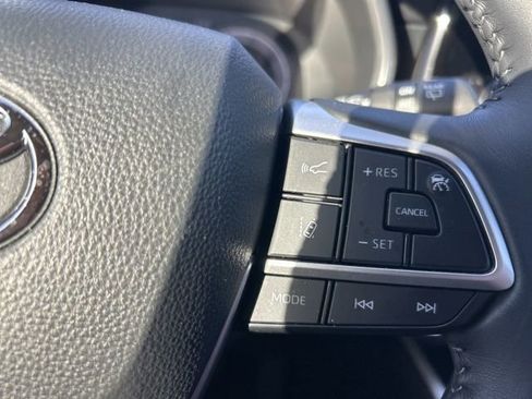 Used 2025 Toyota Highlander XSE image 24