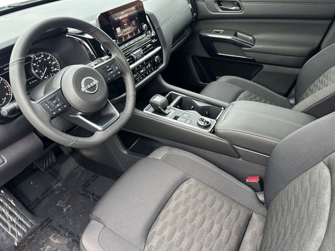 New 2025 Nissan Pathfinder SV w/ SV Premium Package image 10