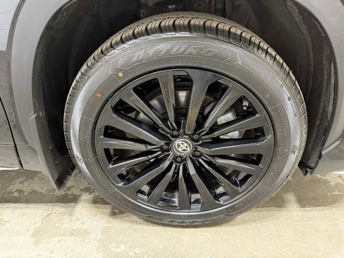 Used 2023 Toyota Highlander XSE image 6