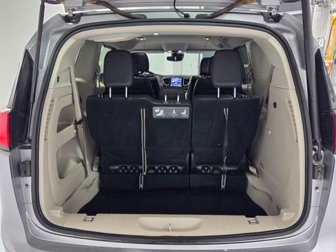 Used 2020 Chrysler Pacifica Touring-L Plus w/ Tire & Wheel Group image 13