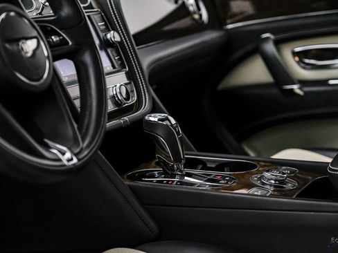 Used 2019 Bentley Bentayga image 53