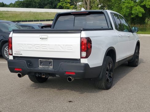 Certified 2024 Honda Ridgeline Black Edition image 3
