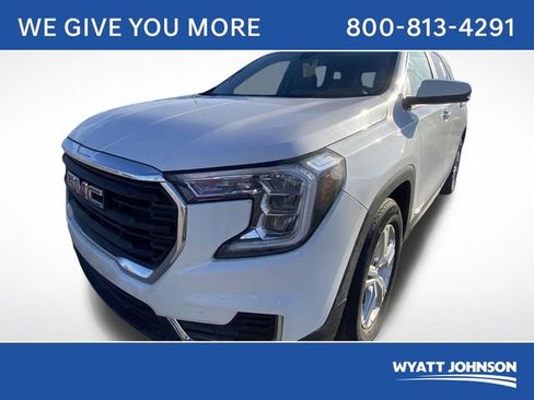 Used 2024 GMC Terrain SLE image 1