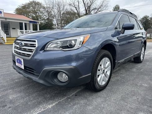 Used 2017 Subaru Outback 2.5i Premium image 3