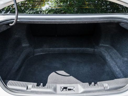 Used 2010 Ford Taurus SHO image 86