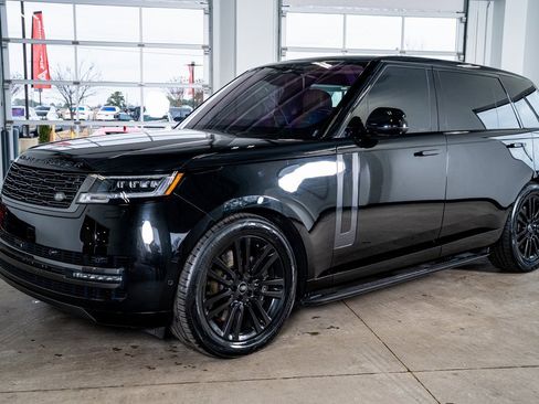 Used 2023 Land Rover Range Rover Long Wheelbase SE image 11
