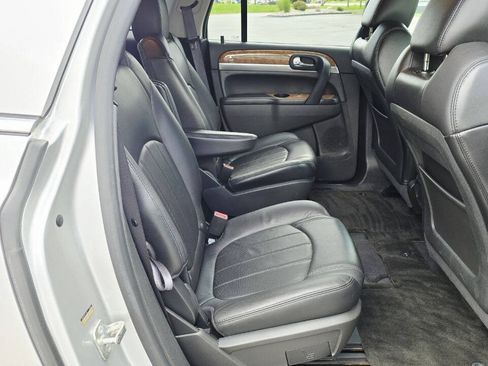 Used 2011 Buick Enclave CXL FWD image 16