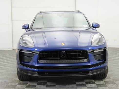 Used 2025 Porsche Macan AWD/4WD image 10