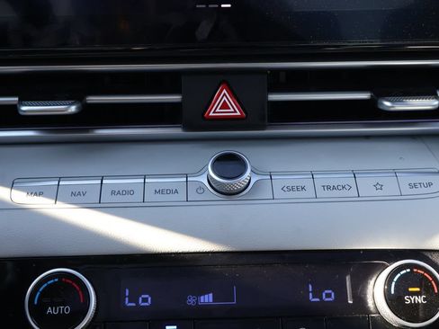 Used 2024 Hyundai Elantra Limited FWD image 25