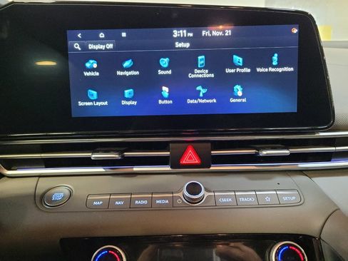 Used 2024 Hyundai Elantra SEL image 25