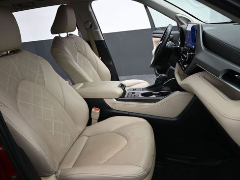 Used 2023 Toyota Highlander Platinum image 25