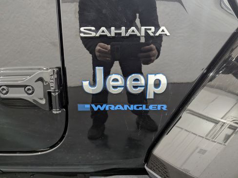 Used 2023 Jeep Wrangler Sahara w/ Cold Weather Group image 7