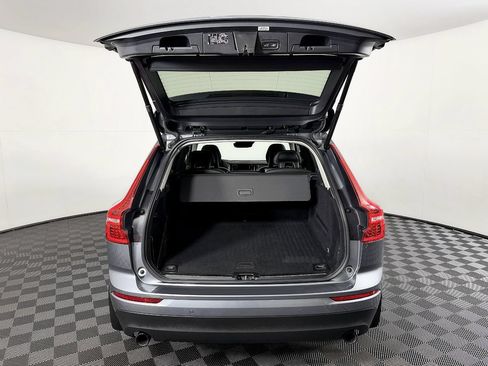 Used 2019 Volvo XC60 T5 Momentum w/ Premium Package AWD/4WD image 13