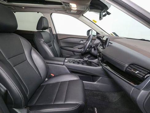 Used 2023 Nissan Rogue SL w/ SL Premium Package image 16