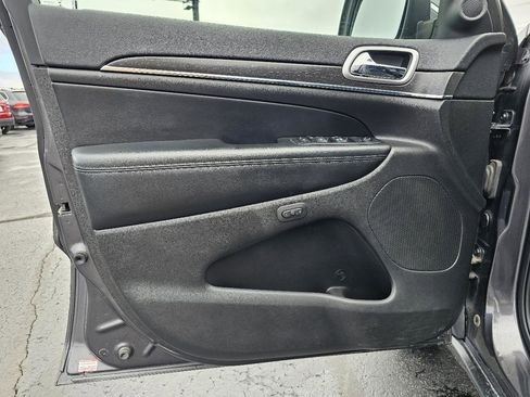 Used 2018 Jeep Grand Cherokee Limited image 4