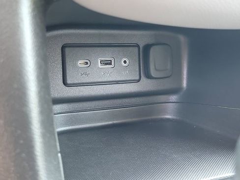 Used 2023 Chevrolet Equinox LT w/ Driver Convenience Package FWD image 8