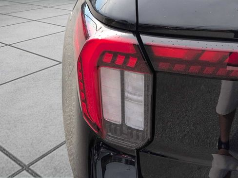 New 2025 Ford Explorer Active w/ Active Comfort Package image 16