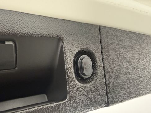 Used 2015 Cadillac Escalade Premium AWD/4WD image 7