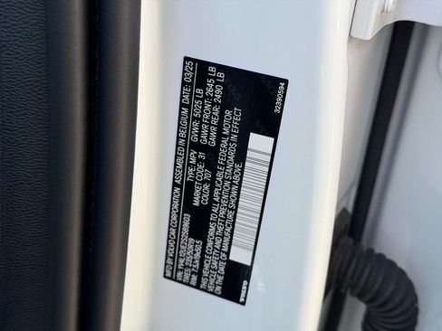 Certified 2025 Volvo XC40 B5 Plus AWD/4WD image 23