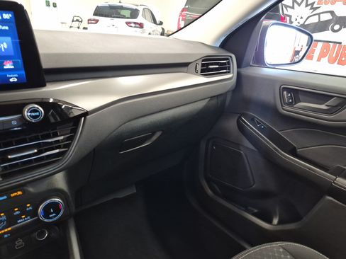 Used 2025 Ford Escape Active AWD/4WD image 19