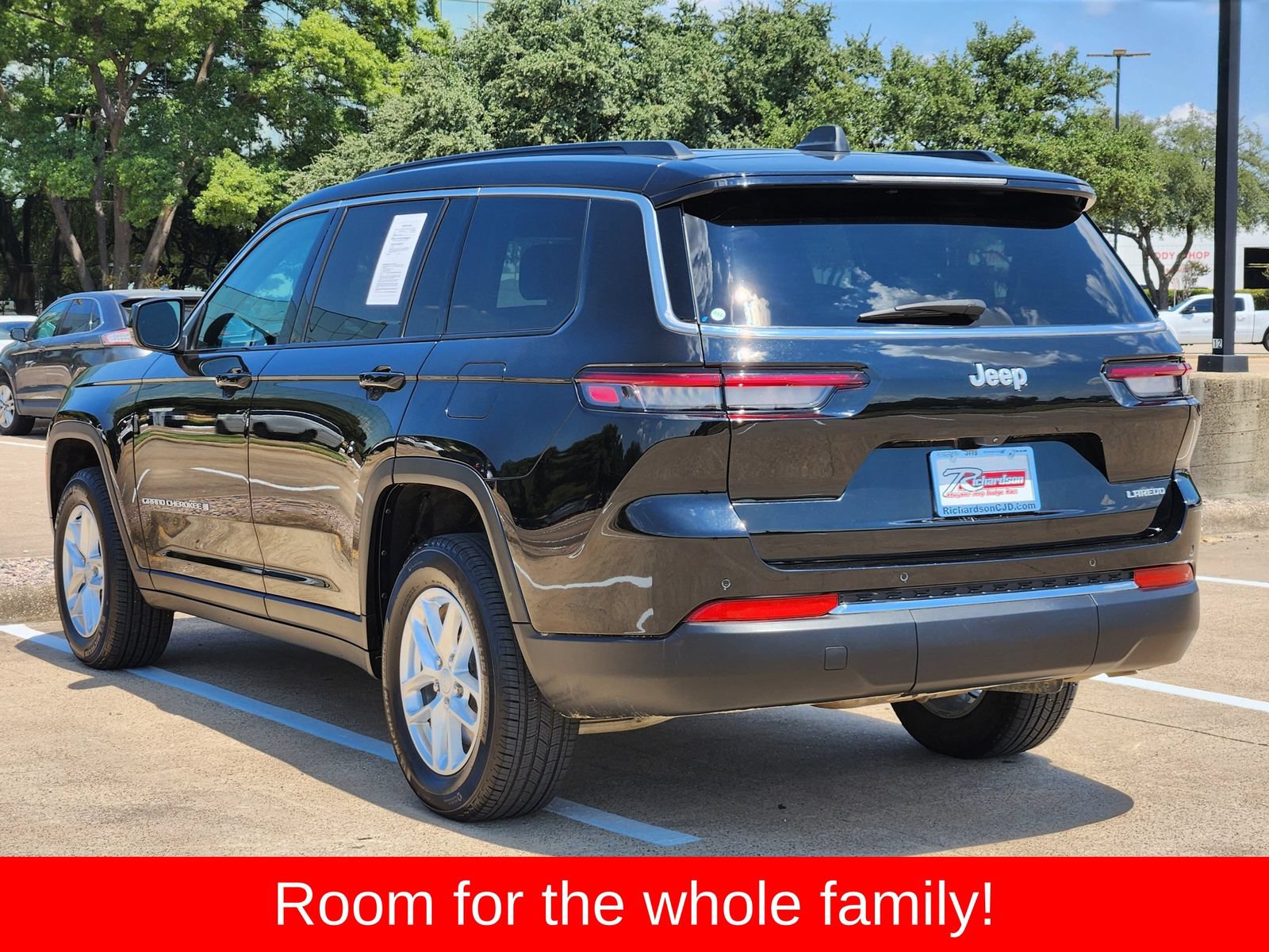 Used 2025 Jeep Grand Cherokee L Laredo RWD image 4