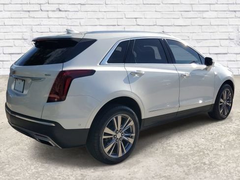 Certified 2024 Cadillac XT5 Premium Luxury w/ Technology Package FWD image 4
