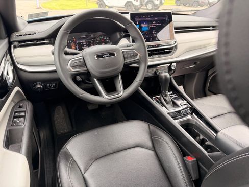 Used 2025 Jeep Compass Limited AWD/4WD image 10