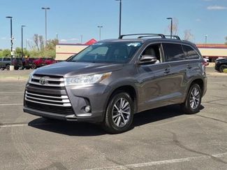 Used 2018 Toyota Highlander XLE FWD video 4