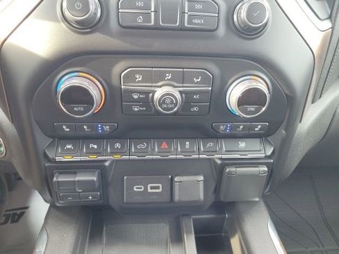 Used 2020 Chevrolet Silverado 1500 High Country w/ Technology Package AWD/4WD image 46